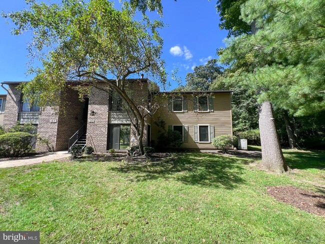 81 W Bluebell Ln