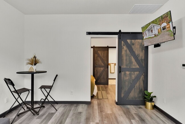 Photo - 902 Residence St