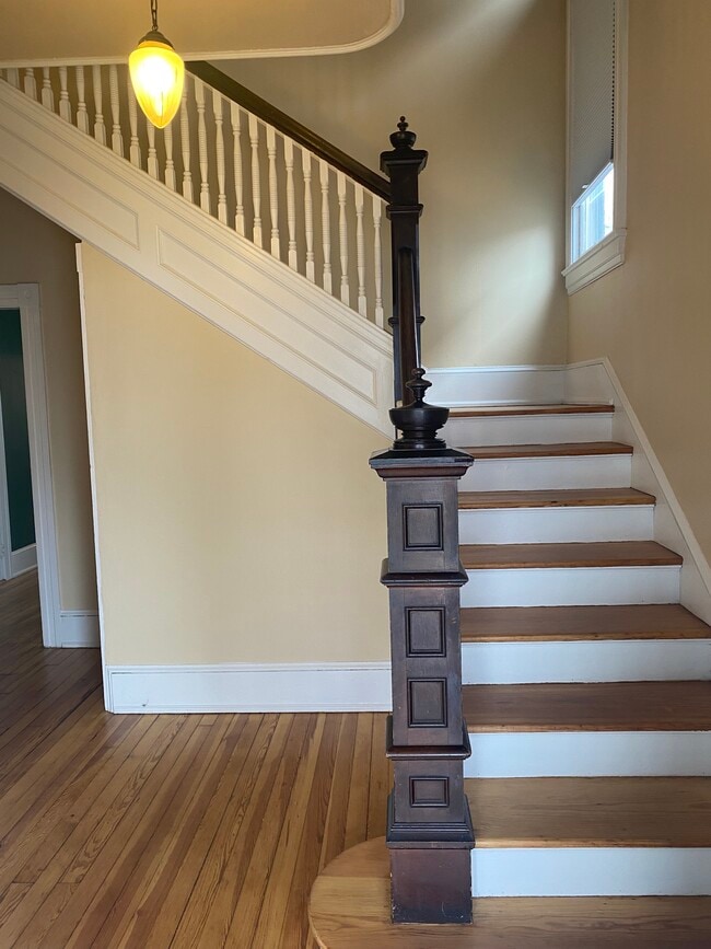 Foyer/entry - 312 Amherst St