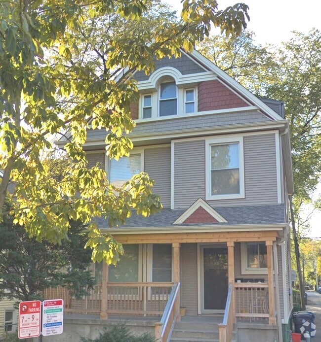Building Photo - 724 Custer Ave Unit 3 Rental