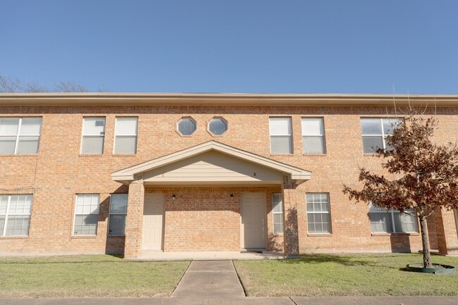 Building Photo - 300 Veterans Dr