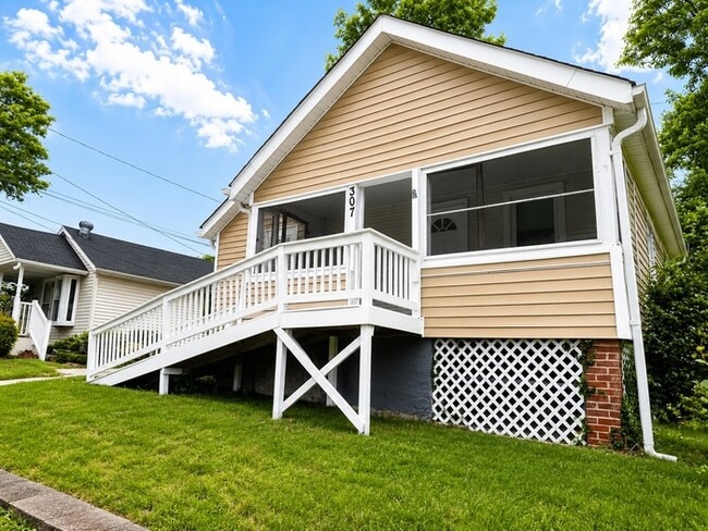 Photo - 307 Alsobrook St