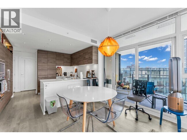 Photo - 7388 Kingsway Unit 11xx