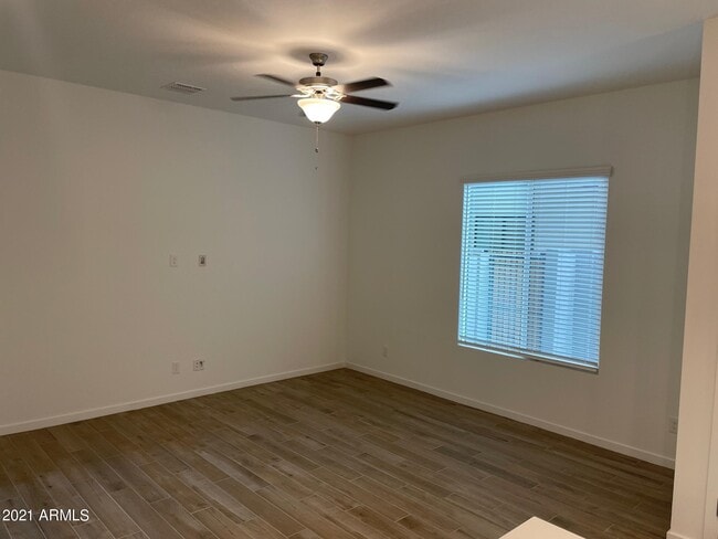 Photo - 901 S Smith Rd