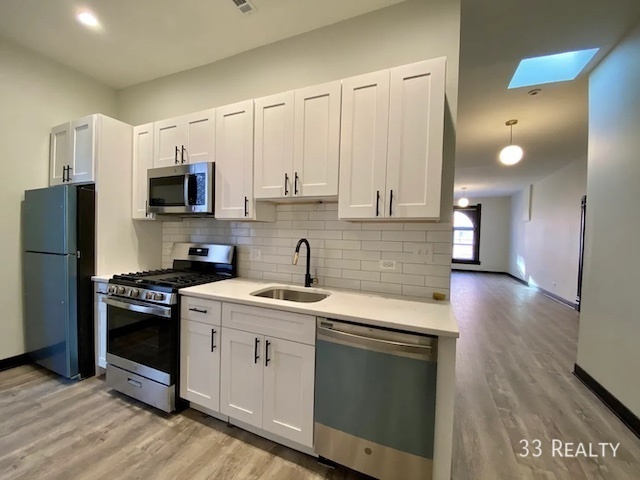 Beautifully Rehabbed 2 Bedroom 1.5 Bath in... - Beautifully Rehabbed 2 Bedroom 1.5 Bath in... Apartment Unit 3E