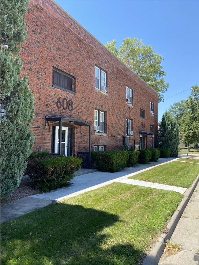 Front of the building - 6th Ave Flats Rental