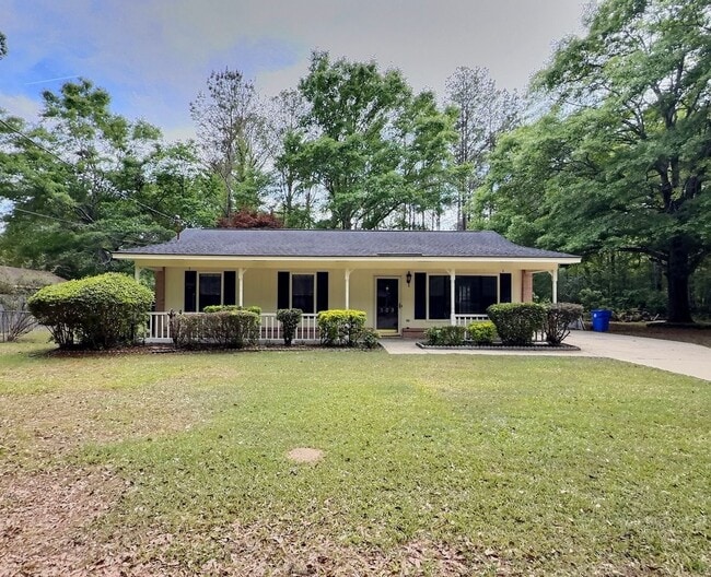 Building Photo - Updated 3 bedroom, 2 full bath in Prattville!