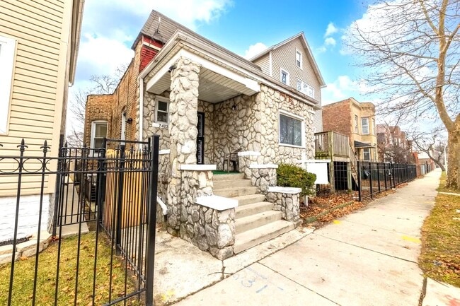 Building Photo - 7423 S St Lawrence Ave