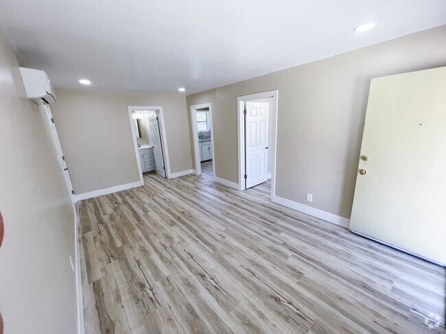 Building Photo - 4905 Mendocino Blvd Rental
