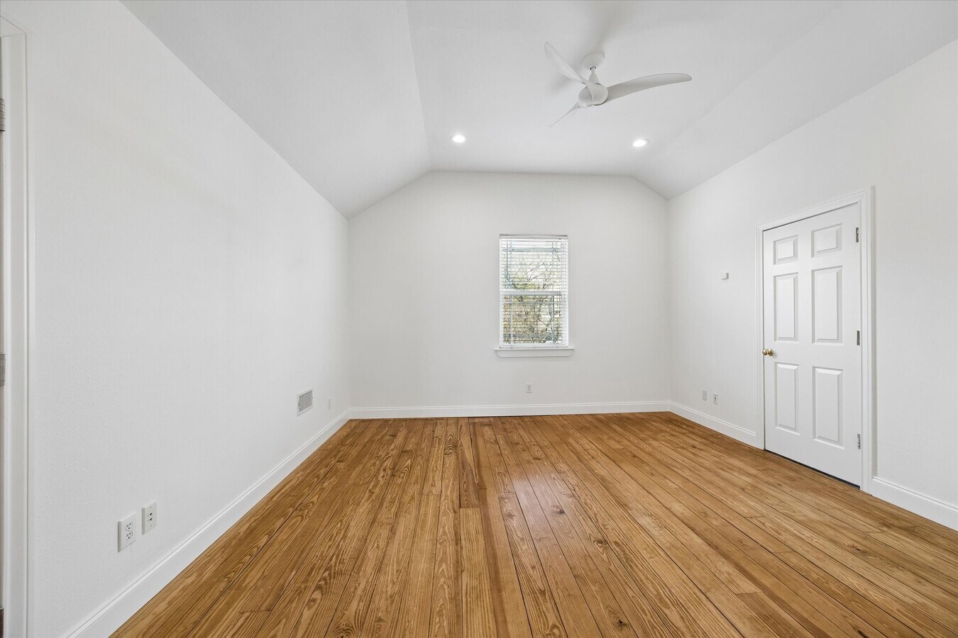 Photo - 4011 Garrott St