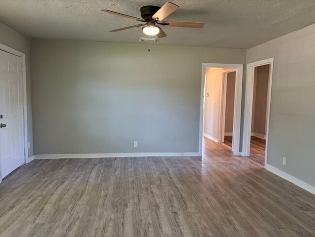 Photo - 5962 Belarbor St