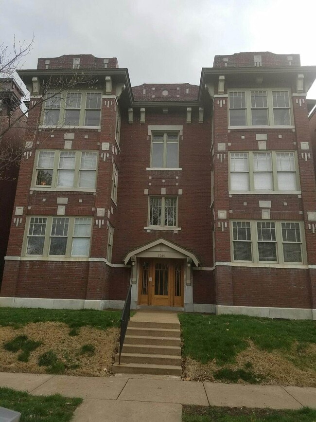 Building Photo - 5788 Pershing Ave Unit 2W