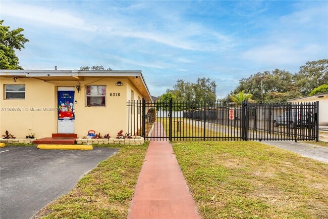 Building Photo - 6318 SW 25th St Unit 3