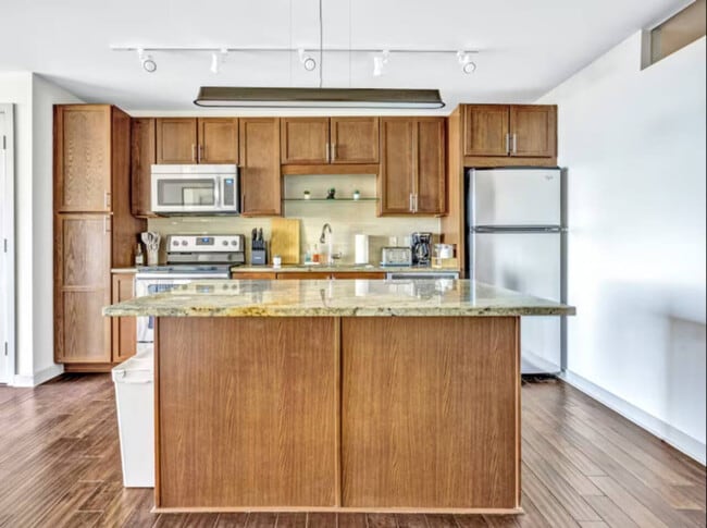 Photo - 1555 Elm St Unit ID1335756P