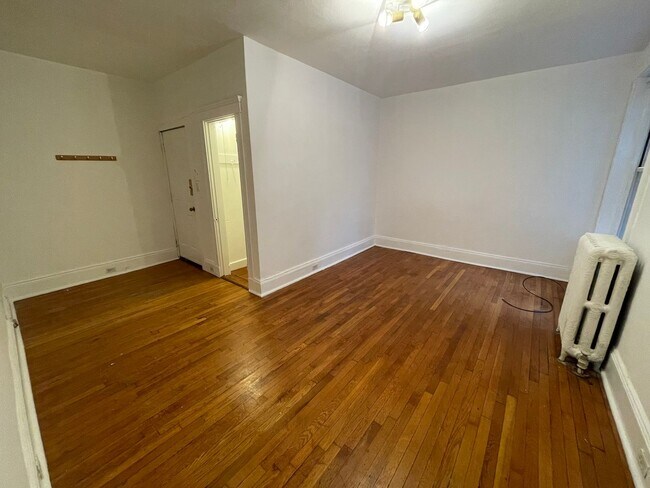 Building Photo - Avl NOW - No fee! Spacious Coolidge Corner...