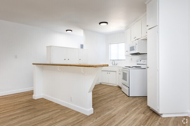 1BR, 1BA - 785SF