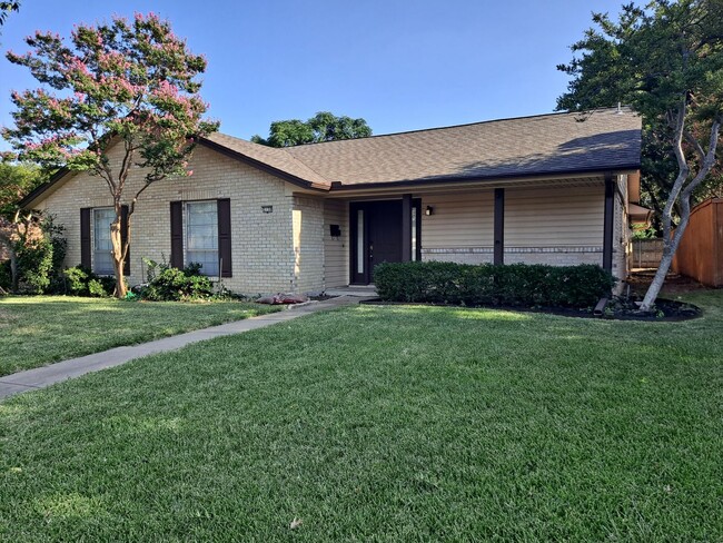 Immaculate 3/2/2 in Garland! - Immaculate 3/2/2 in Garland! House