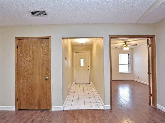 Photo - 2407 Versailles Dr