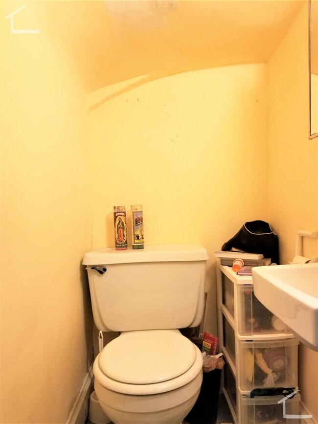Building Photo - 78 Linden St Rental