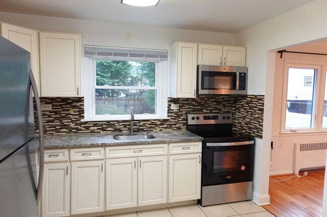 Photo - Spectacular Westbury Split!!