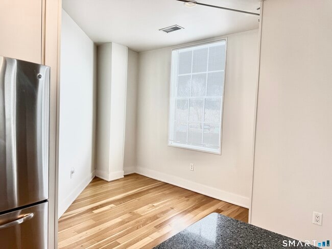 Photo - 60 Willow St Unit APT 204