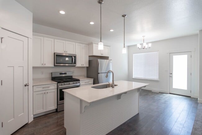 Photo - Beautiful 4 Bedroom Townhome in Saratoga Springs!