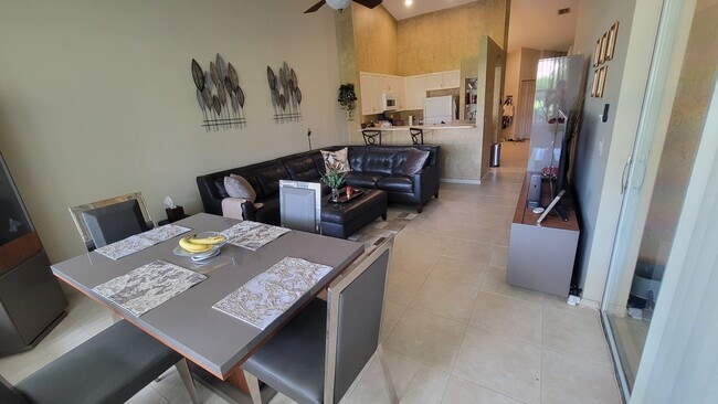Photo - 322 Coral Trace Ln