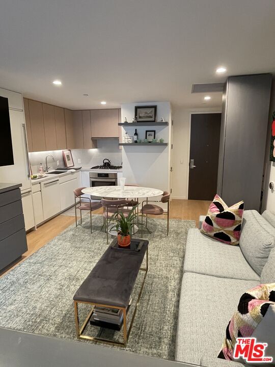 Photo - 877 Francisco St Unidad 1115