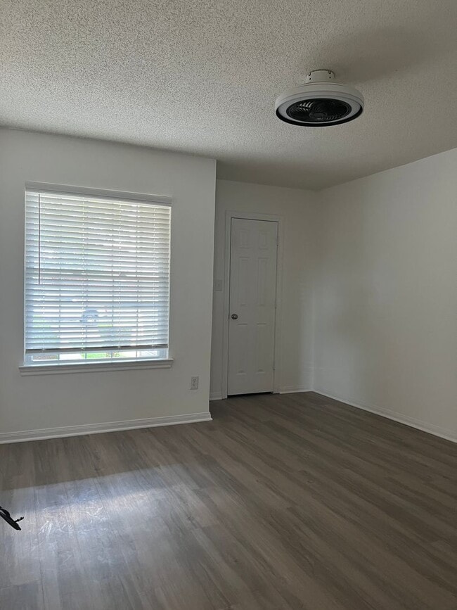 Photo - Duplex *LEASING SPECIAL AVAILABLE*