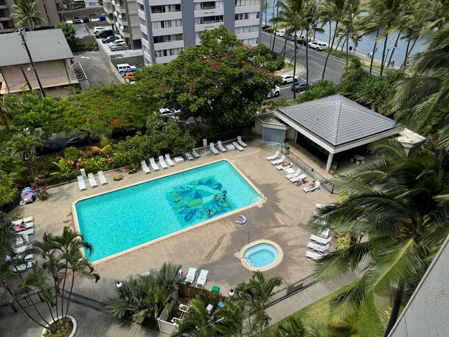 Photo - LILIUOKALANI GARDENS, STUDIO/1/1, FULL KITCHEN, GARDEN VIEWS