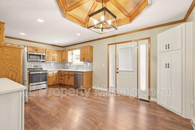 125 SE Topaz Dr