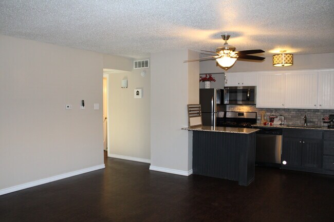 West 3855 - a Warner Alan Property