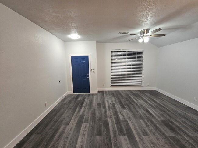 Photo - 919 Crestwood Dr