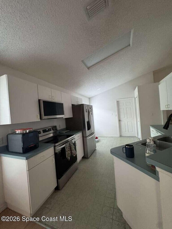 Photo - 958 Pine Creek Cir NE