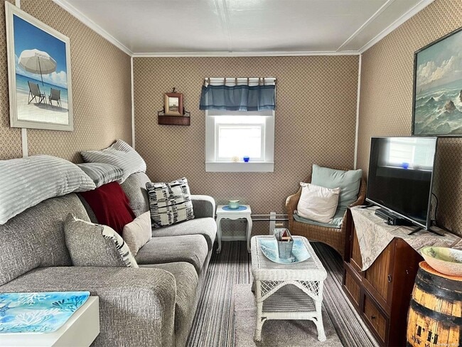 63 Bungalow Ln