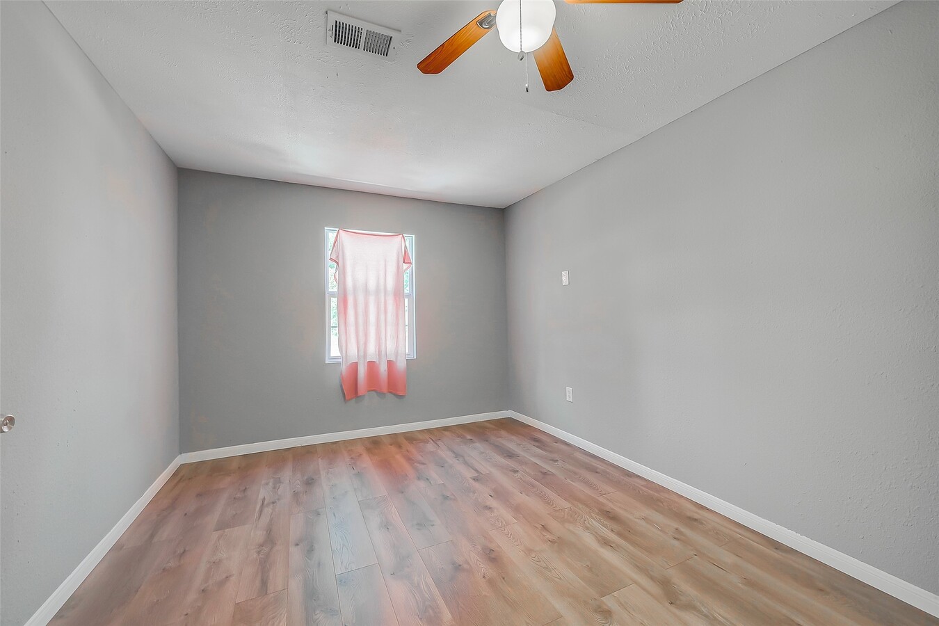 Photo - 6823 Goforth St