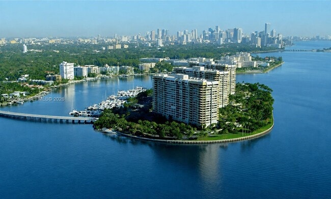 Building Photo - 3 Grove Isle Dr Unit C1208