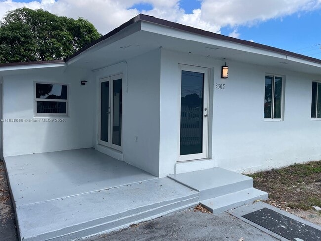 Building Photo - 3301 NW 11th St Unit 2