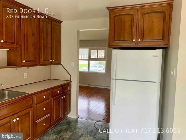 Photo - 833 Gunnison Rd