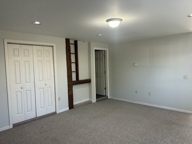 Living Room - 18 Notch Glen Dr Apartments Unit 102