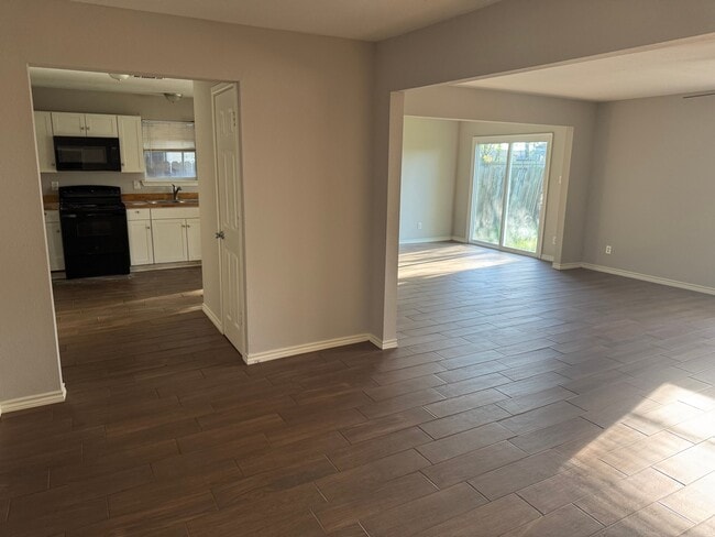 1609 Camille St