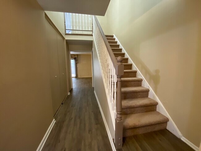 Photo - 713 E Brookside Ln