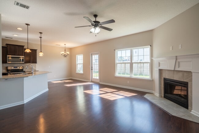 Photo - 1913 Wiregrass Way