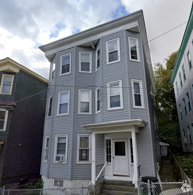 Building Photo - 10 Bucknam St Unit 2 Rental