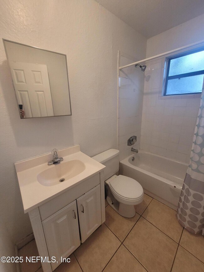 Photo - 2678 Ernest St