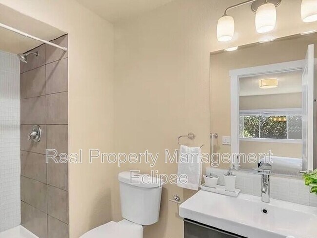 17431 Ambaum Blvd S Unit B13