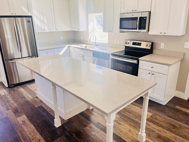 Photo - 306 Clark St