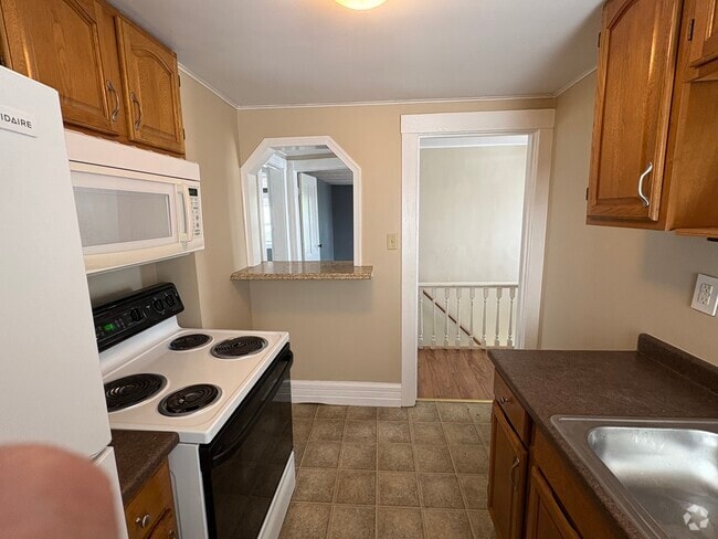 Building Photo - 248 Oakwood Ave Unit 4 Rental