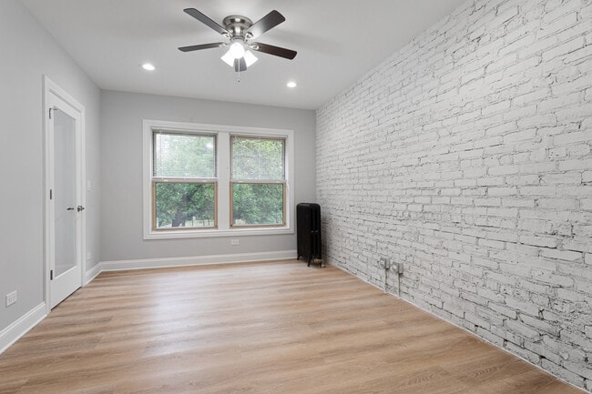 Photo - 1621 W Chase Ave Unit 1B