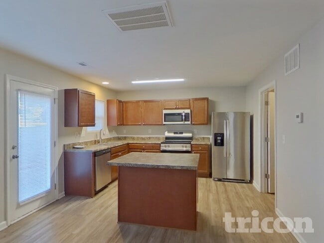 Photo - 5819 Hewitt Dr